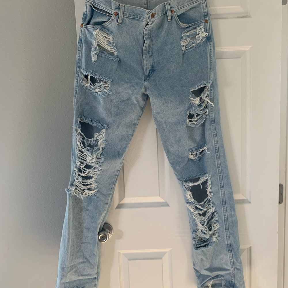 NWOT, Distressed Wrangler Jeans